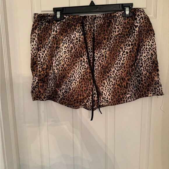 Leopard Print Satin Shorts - Picture 1 of 4